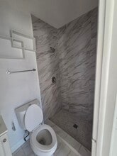 1122 SW 17th Ave, Unit #3 in Miami, FL - Foto de edificio - Building Photo