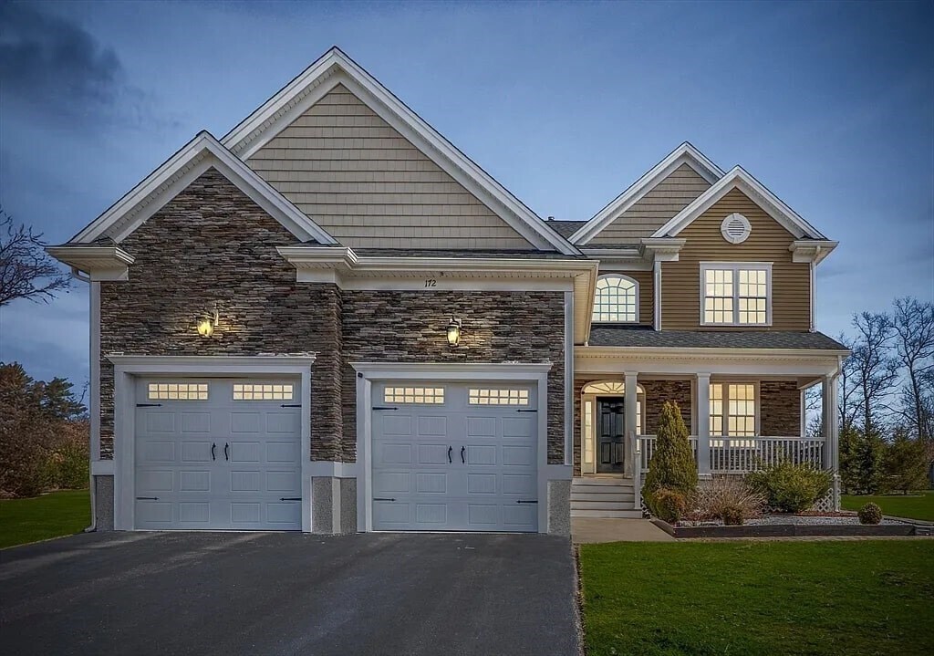 172 Downing Dr in Attleboro, MA - Building Photo