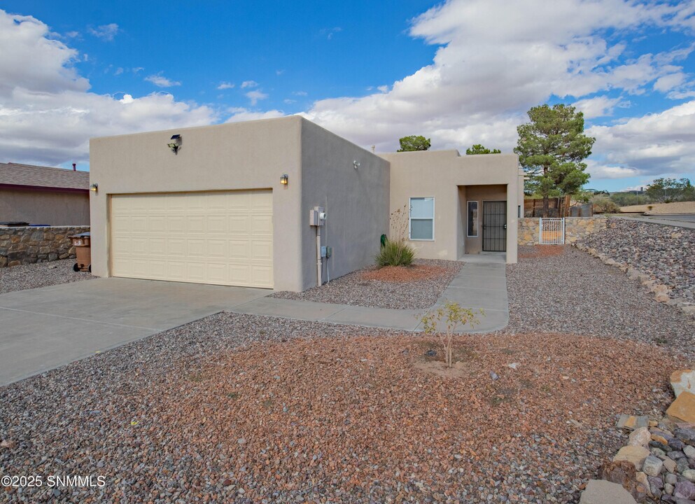 2656 Bearcat Dr in Las Cruces, NM - Building Photo