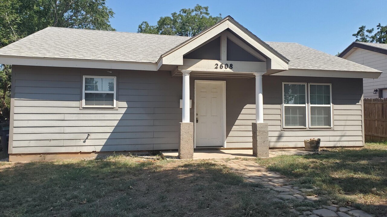 2608 E Maple Ave in Enid, OK - Building Photo