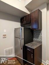 635 W Oakdale Ave, Unit 647-1 in Chicago, IL - Building Photo - Building Photo