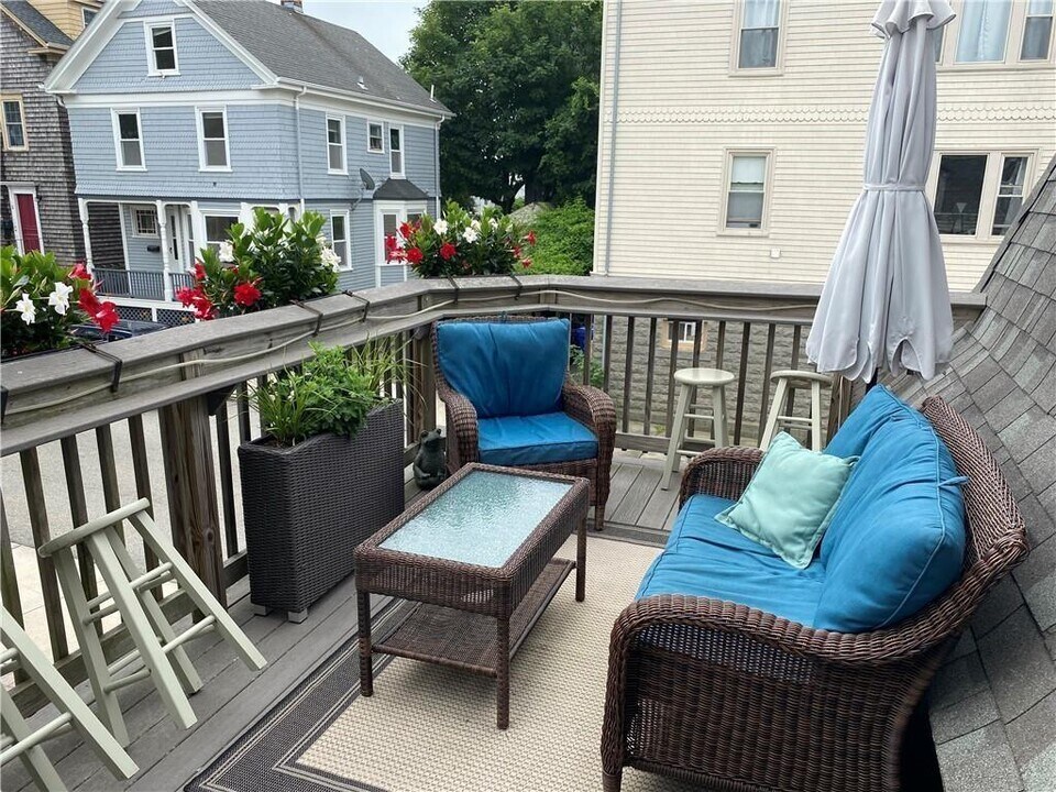 4 Hammond St in Newport, RI - Building Photo