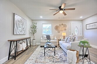 704 Natchez River Cir in Montgomery, TX - Building Photo - Building Photo