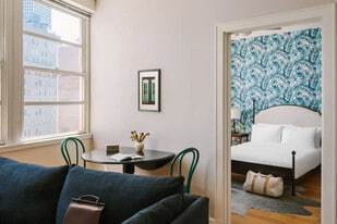 925 Common St in New Orleans, LA - Building Photo