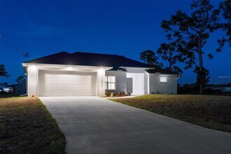 1913 NW 30th St in Cape Coral, FL - Foto de edificio - Building Photo