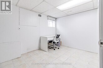 52 Baylawn Dr in Toronto, ON - Building Photo - Building Photo