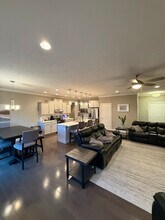 5010 E Wild Horse Dr in Springfield, MO - Building Photo - Building Photo