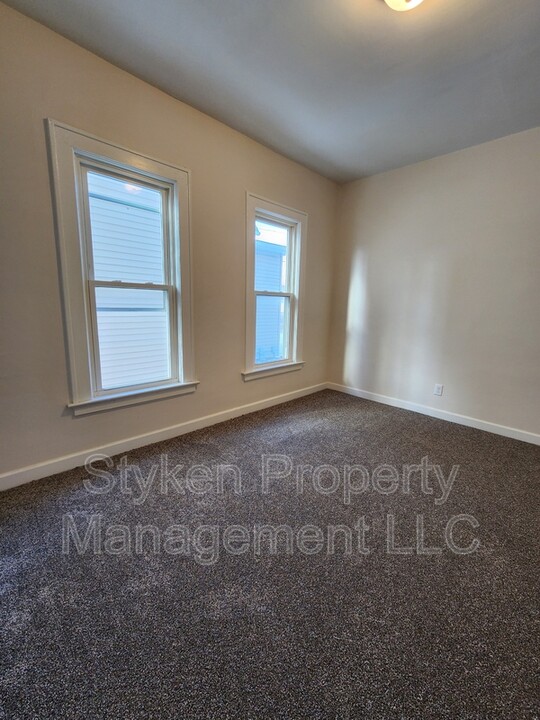 363 E Hickory St in Kankakee, IL - Building Photo