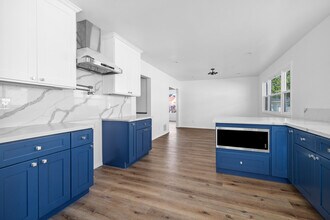 4538 Orchid Dr in Los Angeles, CA - Building Photo - Building Photo