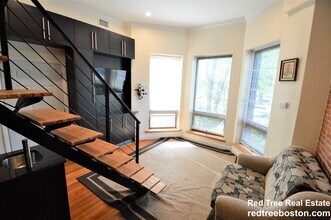 1689 Beacon St, Unit 8 in Brookline, MA - Building Photo - Building Photo