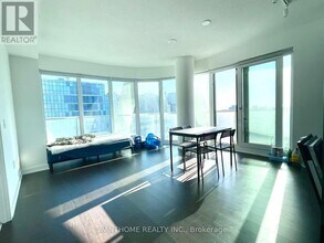 230 Simcoe St in Toronto, ON - Building Photo - Building Photo