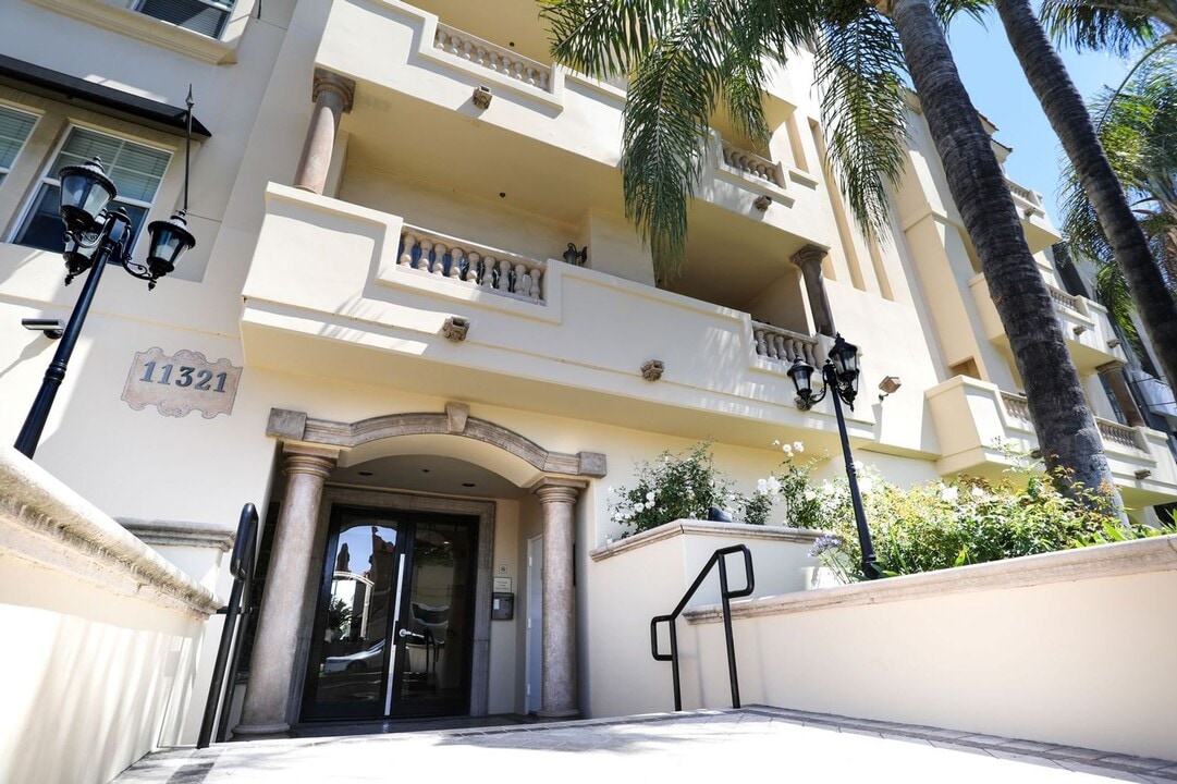 Parc St Clair East in Studio City, CA - Building Photo