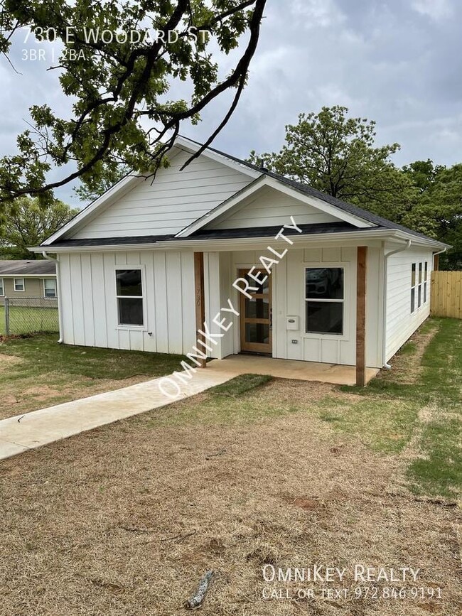 property at 730 E Woodard St