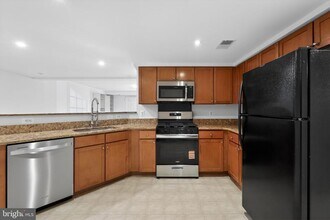 1585 N Van Dorn St in Alexandria, VA - Building Photo - Building Photo