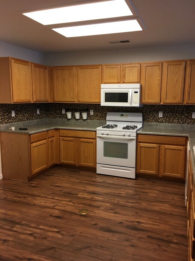 429 N Amador St in Visalia, CA - Building Photo - Building Photo