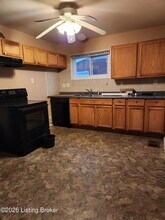 3413 Calais Dr in Jeffersontown, KY - Foto de edificio - Building Photo