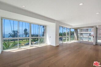 515 Ocean Ave in Santa Monica, CA - Building Photo - Building Photo