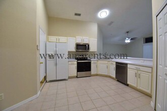 144 King Henry Ct in Davenport, FL - Building Photo - Building Photo