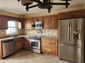 341B Canterbury Ct in Lakewood, NJ - Building Photo - Building Photo