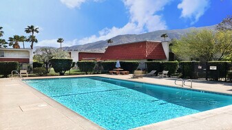 2286 Indian Canyon Dr in Palm Springs, CA - Building Photo