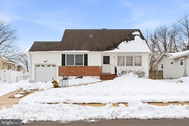 property at 29 Rolling Ln