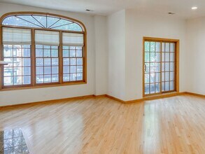 3338 N Sheffield Ave, Unit 3 in Chicago, IL - Foto de edificio - Building Photo