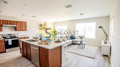 9242 Western Way in Jacksonville, FL - Building Photo - Building Photo