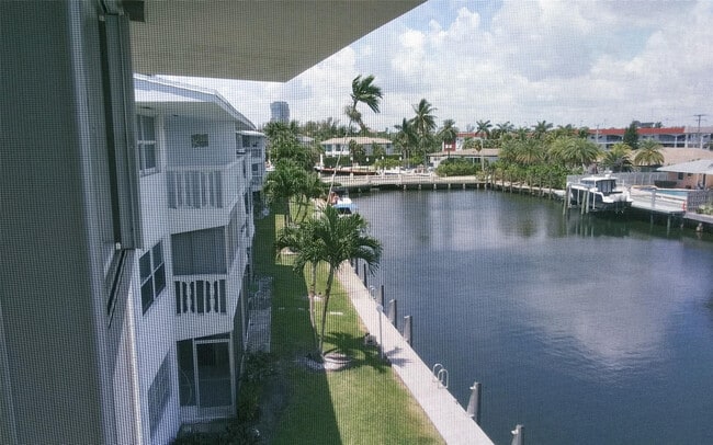 property at 460 Paradise Isle Blvd