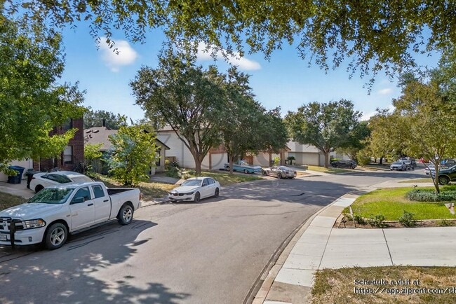 5515 Champions Hill Dr in San Antonio, TX - Building Photo - Building Photo