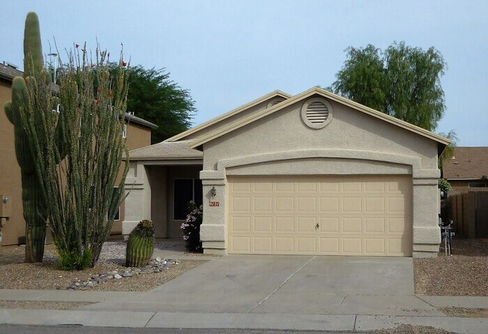 9121 E Autumn Sage St in Tucson, AZ - Building Photo