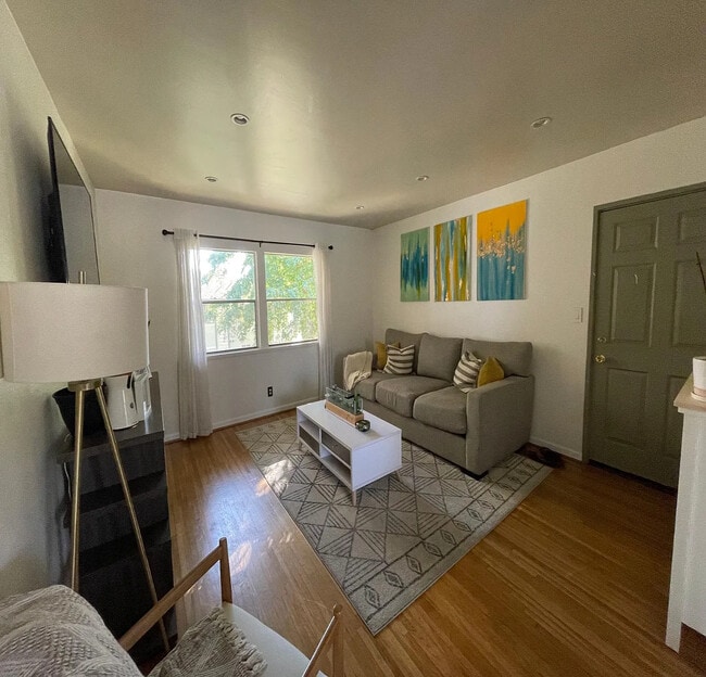 5866 Bowcroft St, Unit 3