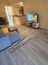 5880 W Sample Rd in Coral Springs, FL - Foto de edificio - Building Photo