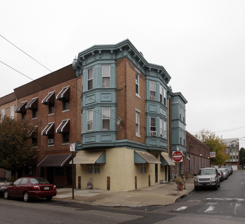 823 Christian St in Philadelphia, PA - Foto de edificio