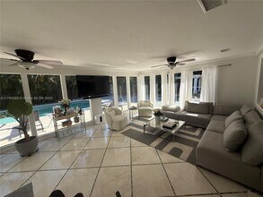 260 NE 95th St in Miami Shores, FL - Building Photo - Building Photo