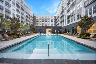 The Jones at Tysons in McLean, VA - Foto de edificio - Building Photo