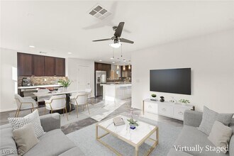 10525 Shiny Skies Dr in Las Vegas, NV - Building Photo - Building Photo