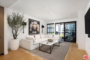 10777 Wilshire Blvd in Los Angeles, CA - Building Photo