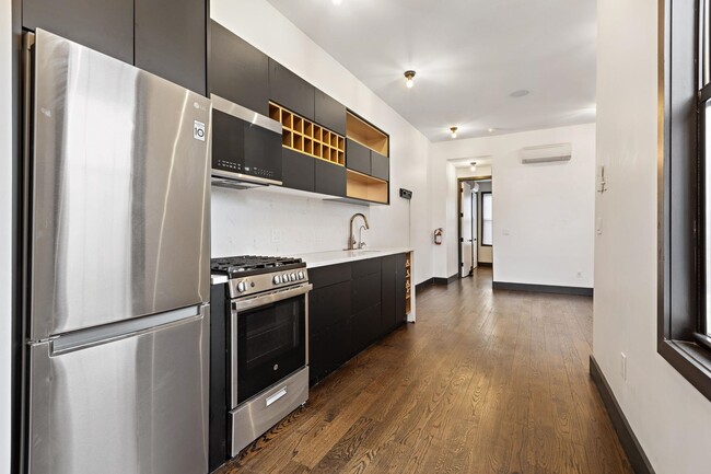 43 Thorne St in Jersey City, NJ - Foto de edificio - Building Photo