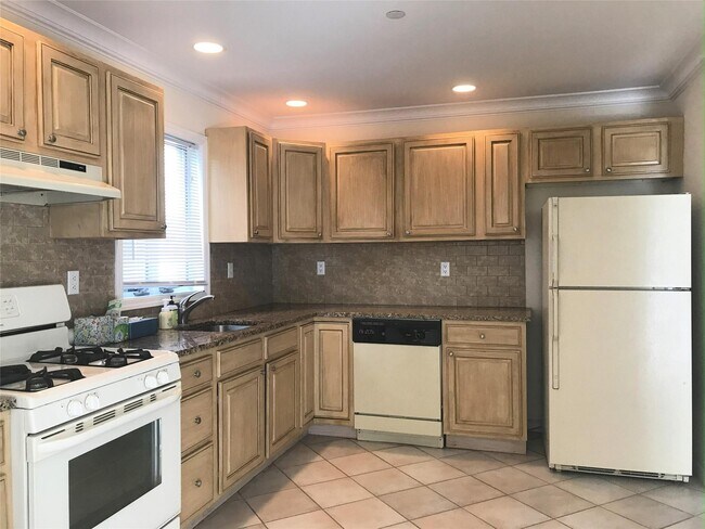 110 2nd St in Harrison, NY - Building Photo - Building Photo