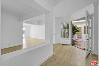 2020 Palisades Dr in Los Angeles, CA - Building Photo - Building Photo