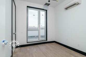 923 Broadway, Unit Pent in Brooklyn, NY - Building Photo - Building Photo