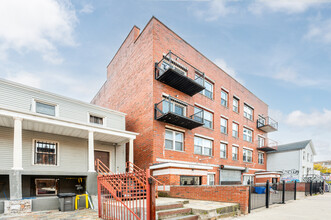 242 Kosciuszko St in Brooklyn, NY - Building Photo - Building Photo