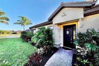 3280 Miyagi Ln in Naples, FL - Foto de edificio - Building Photo