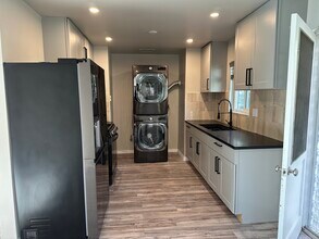 1872 Lemon Ave, Unit A in Long Beach, CA - Building Photo - Building Photo