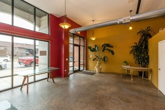 Gabriela in Chicago, IL - Foto de edificio - Interior Photo