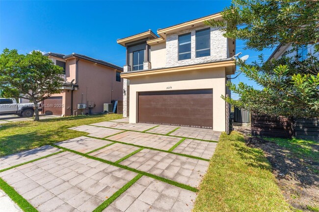 16175 SW 136th Terrace in Miami, FL - Building Photo - Building Photo