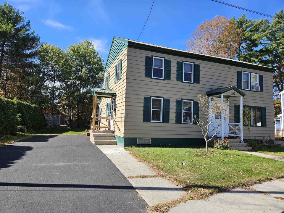 16 McKenzie Dr in Claremont, NH - Foto de edificio