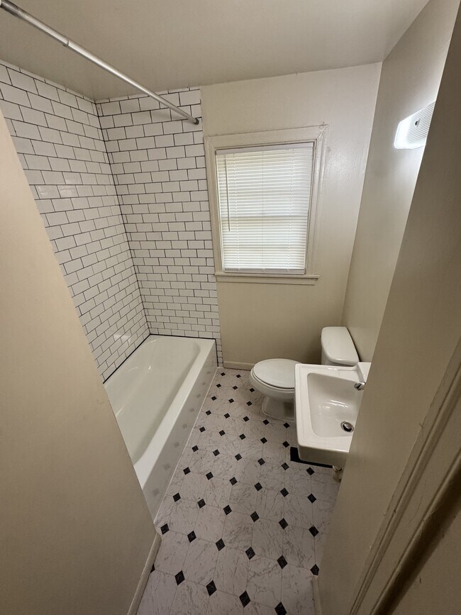 3927 37th Ave N in Birmingham, AL - Foto de edificio - Building Photo