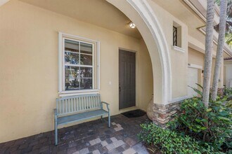 1043 Vintner Blvd in Palm Beach Gardens, FL - Building Photo - Building Photo