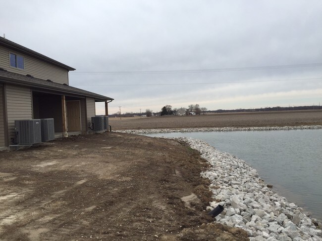 10527 Ellis Rd in Saint Jacob, IL - Foto de edificio - Building Photo